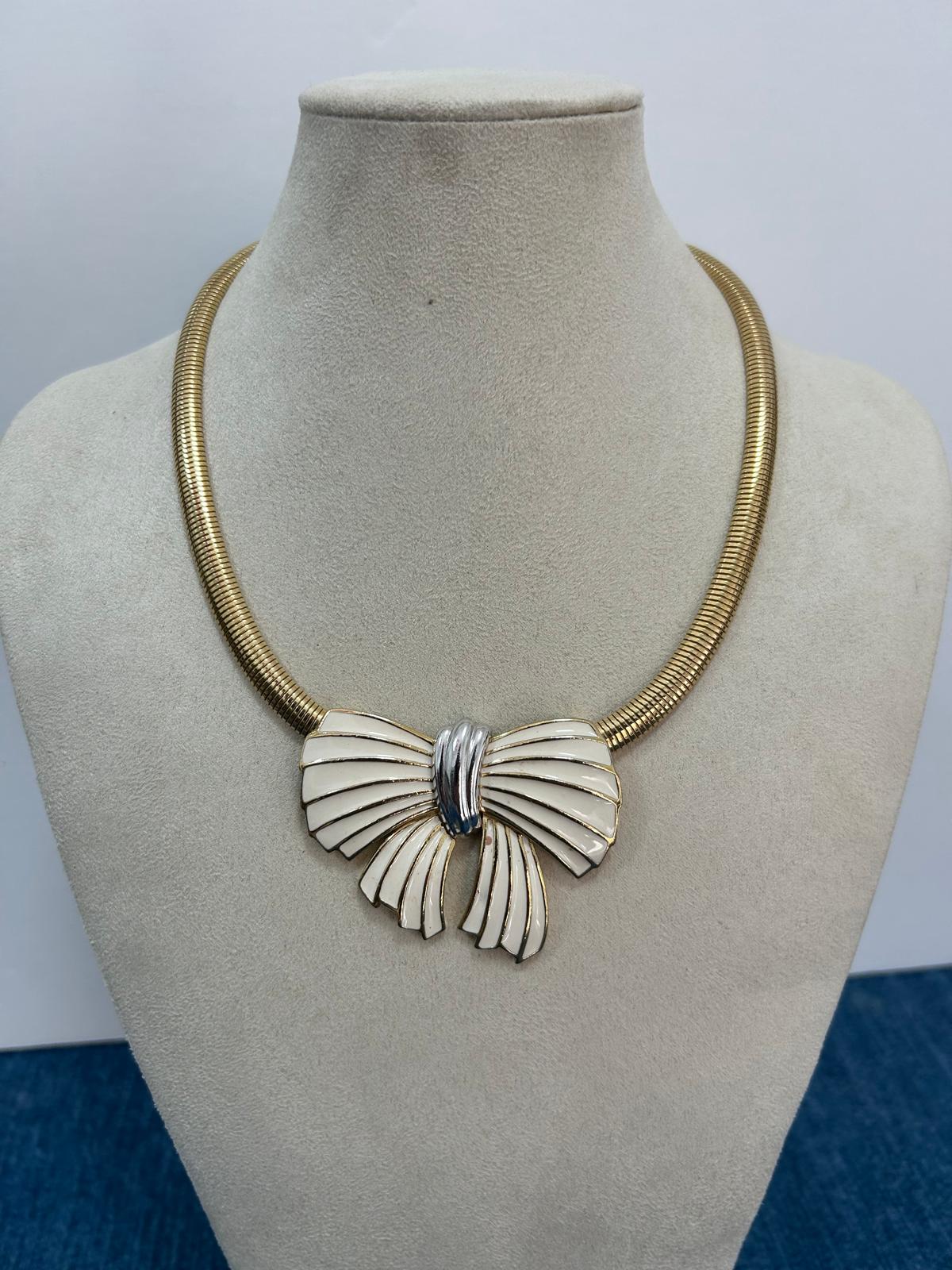 Collier Trifari serie tubogas