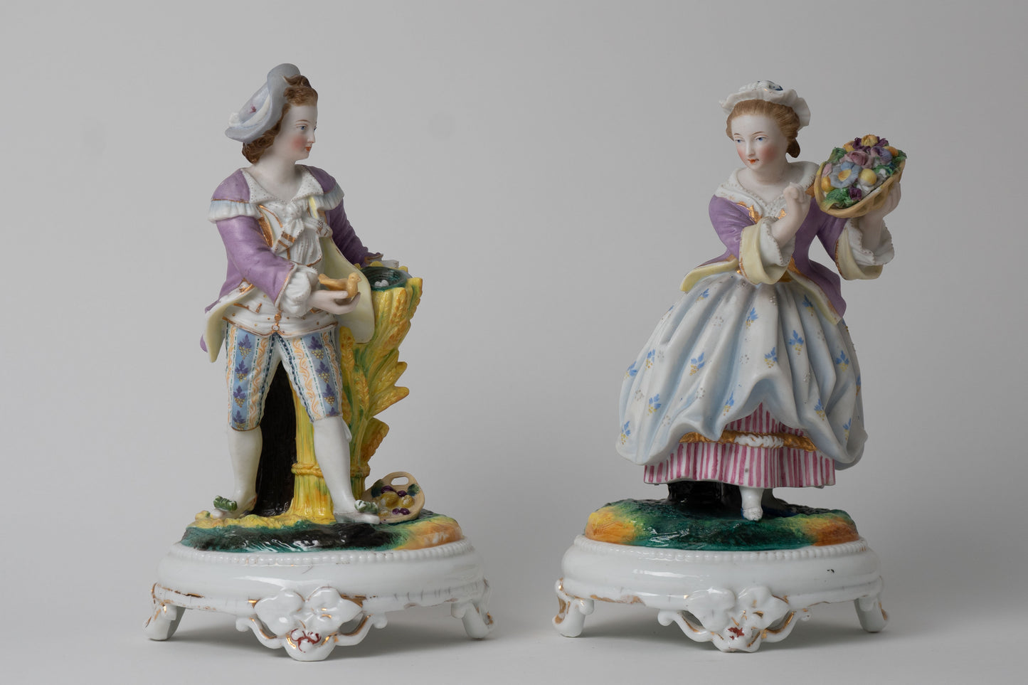 Coppia di sculture in porcellana biscuit XIX° secolo