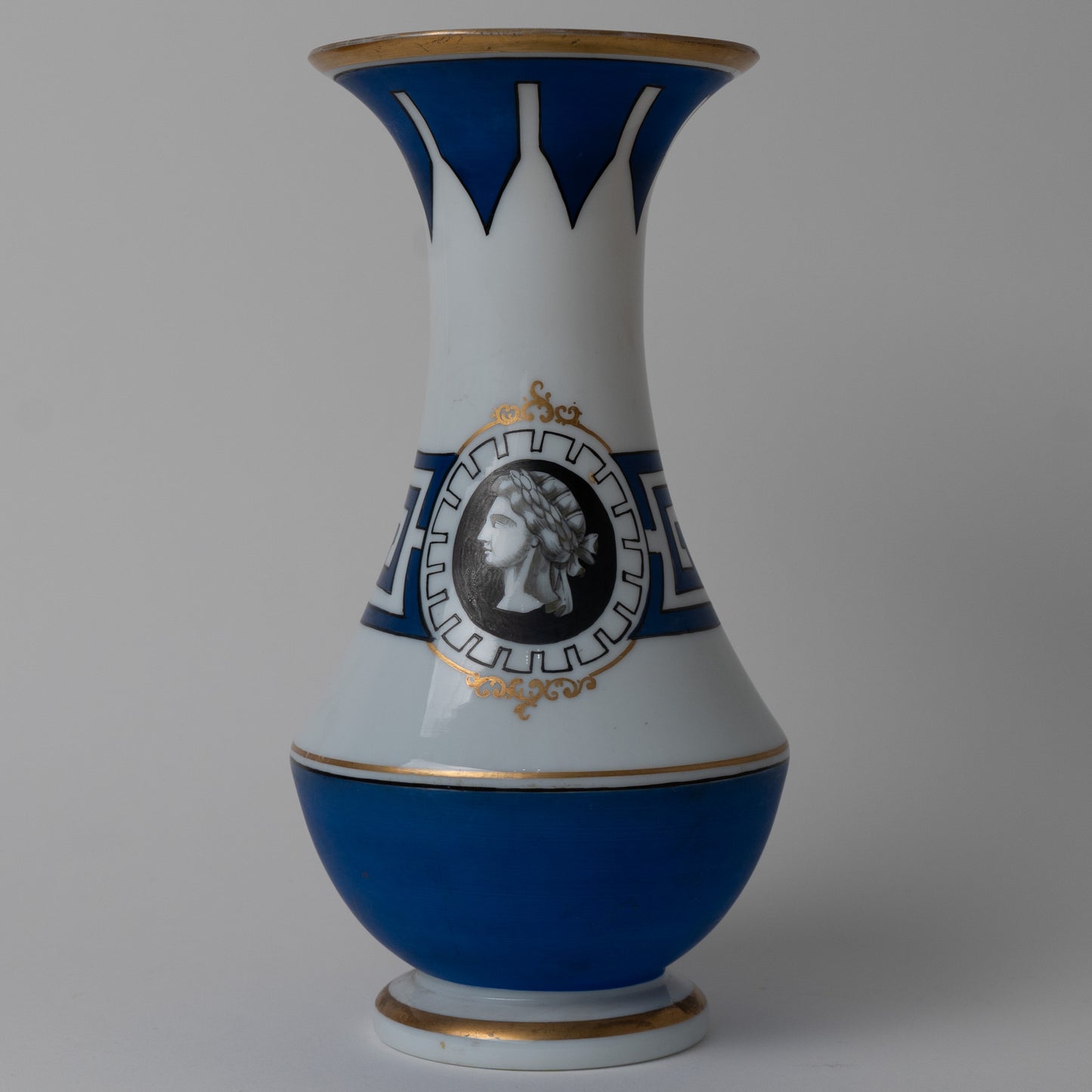 Vaso in opaline di gusto neoclassico XIX° sec.