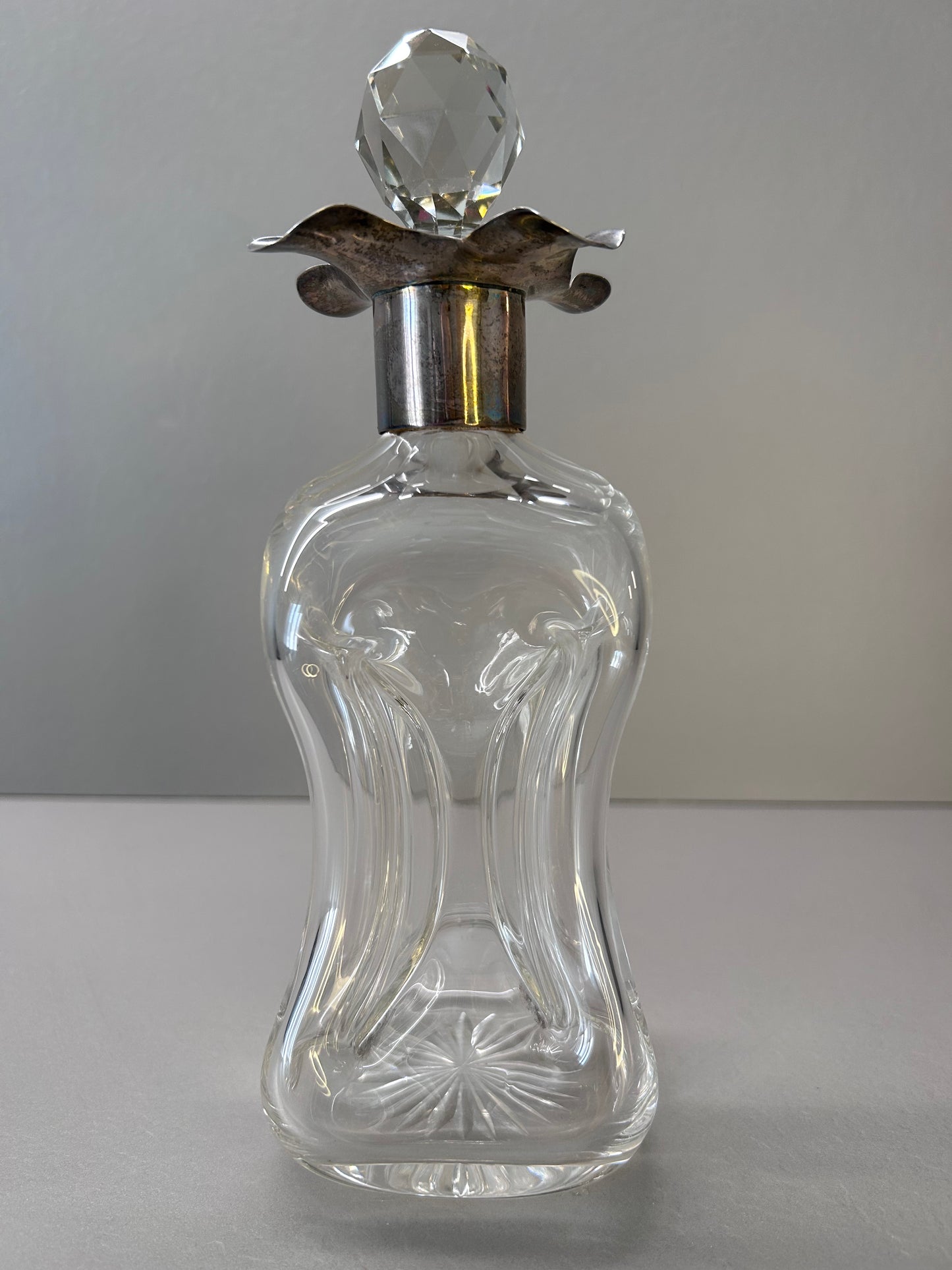 Decanter in cristallo e argento sterling 925. Sheffield 1924