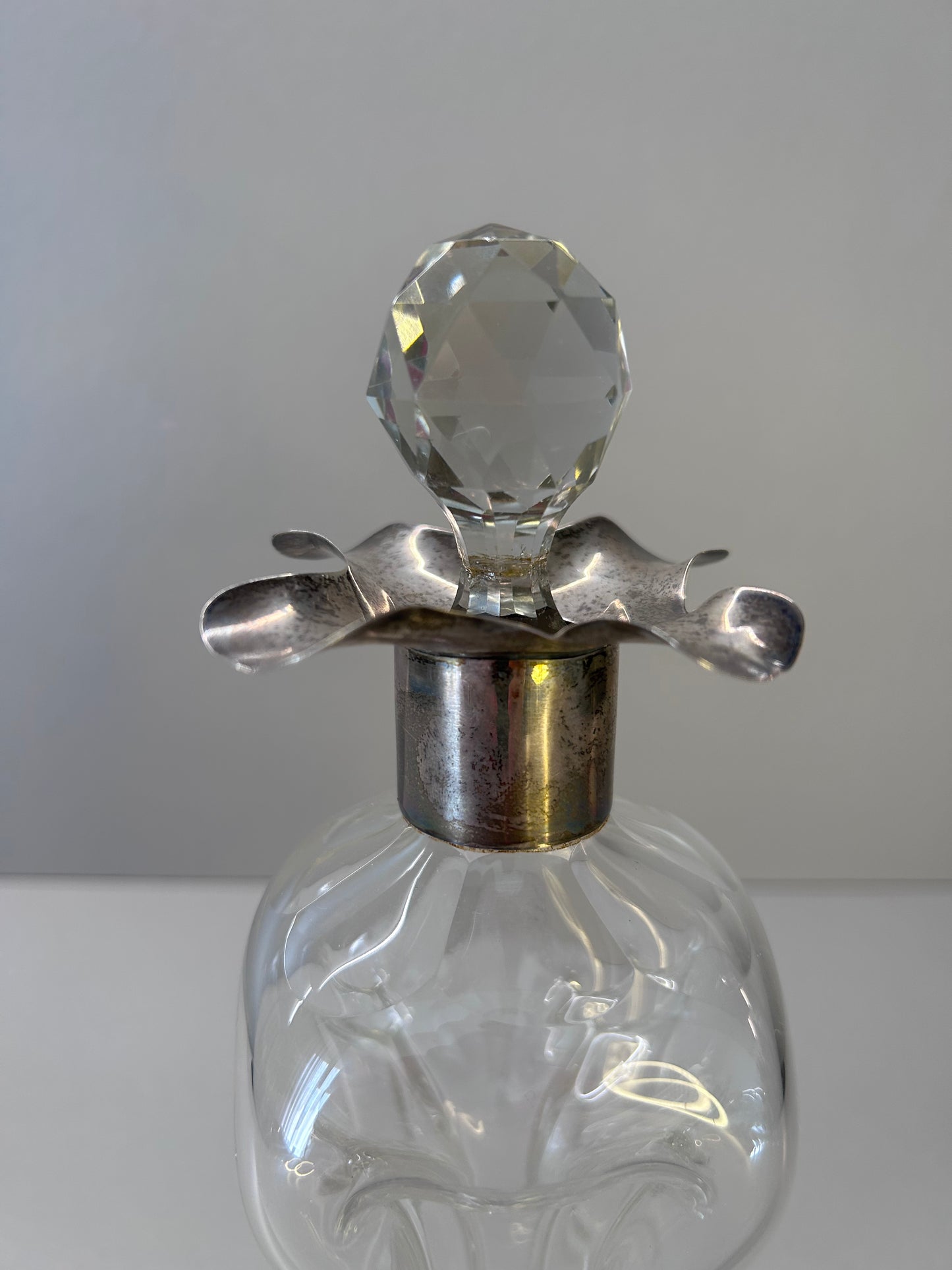 Decanter in cristallo e argento sterling 925. Sheffield 1924