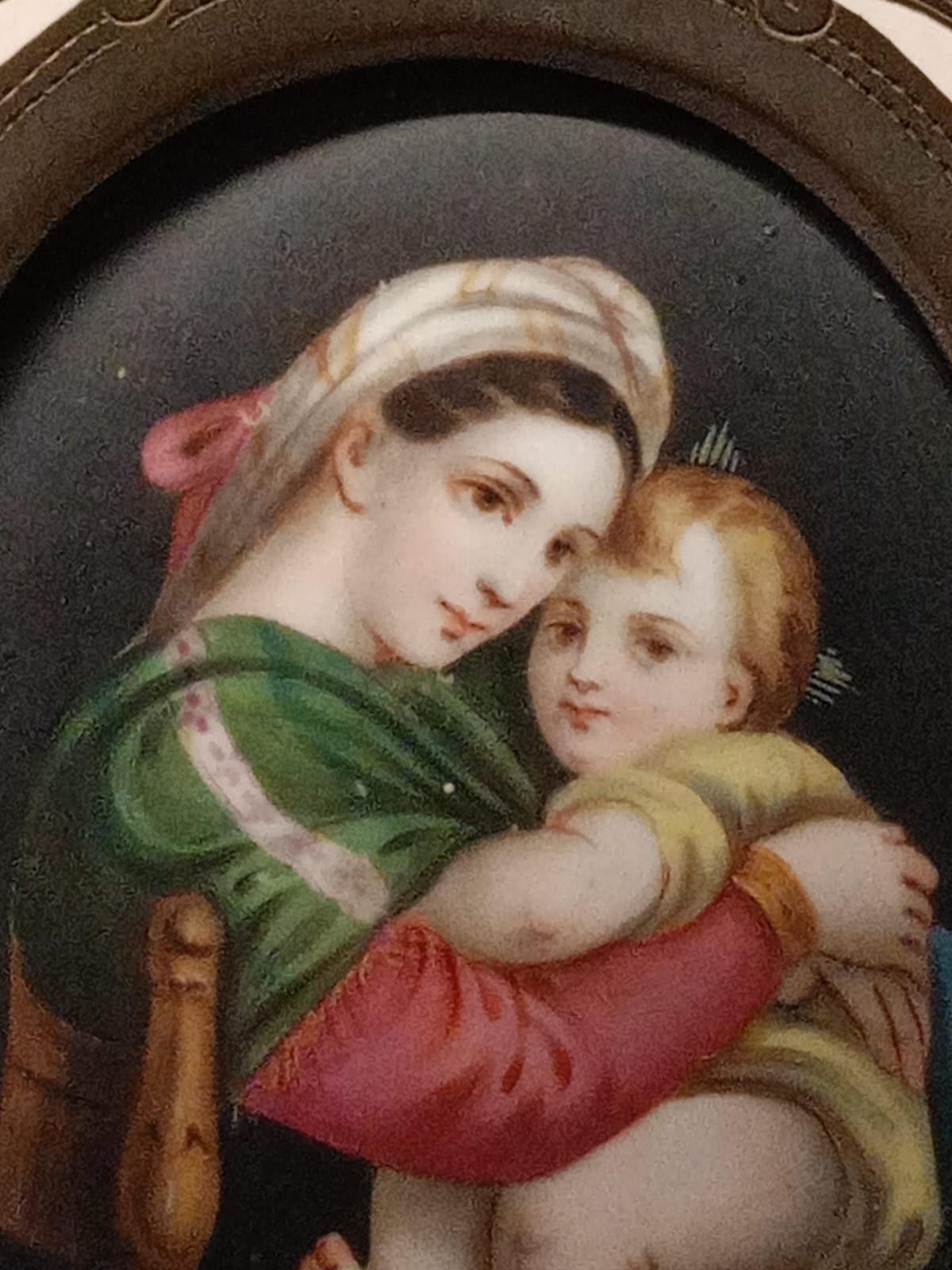 Acquasantiera con miniatura Madonna della Seggiola
