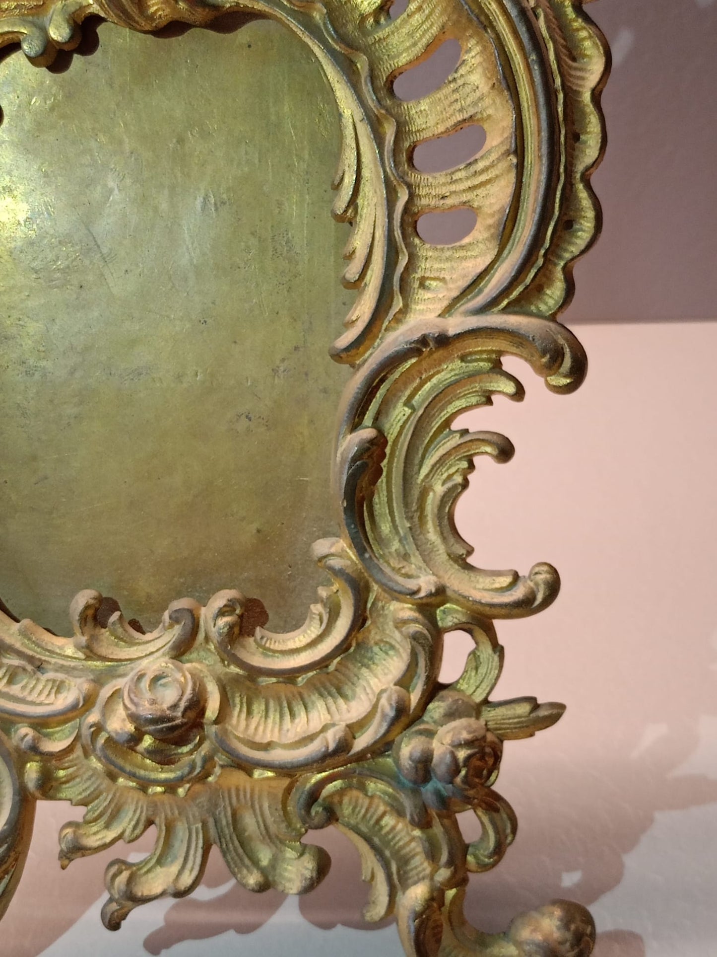Cornice in bronzo cesellata. Francia XIX° sec.