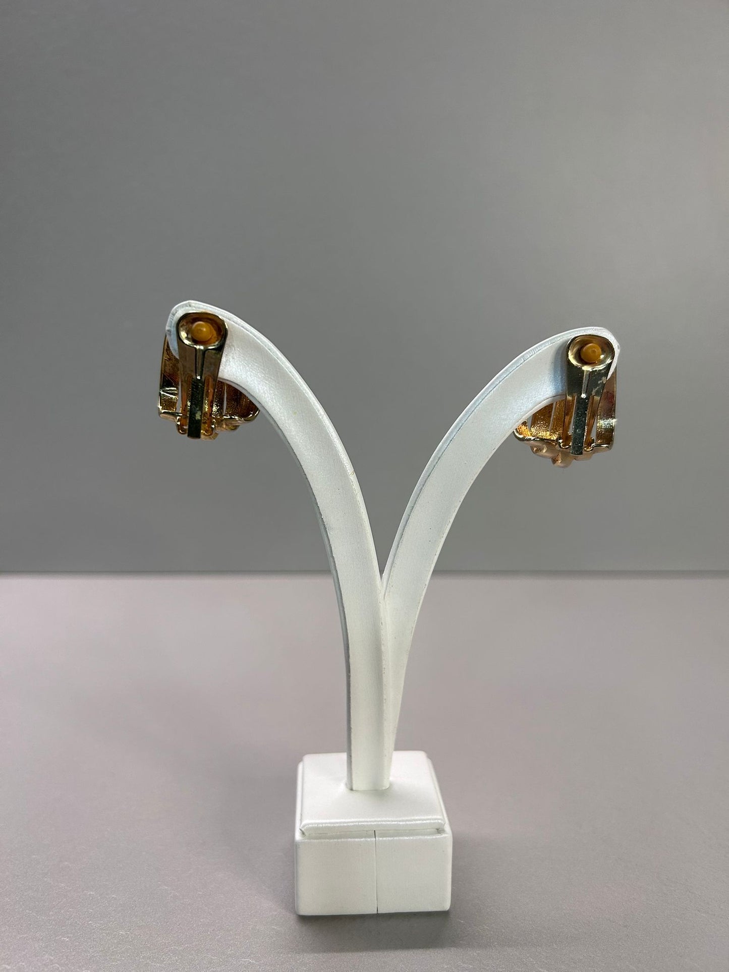 Orecchini dorati Vintage. Bijoux Americani Anni '80