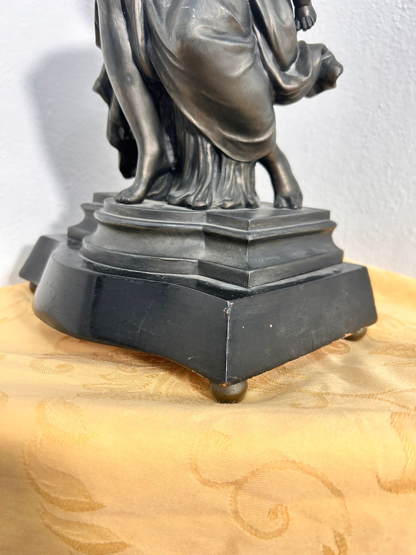 Scultura "Artemide sequestra l'arco a Cupido" Francia XIX sec.