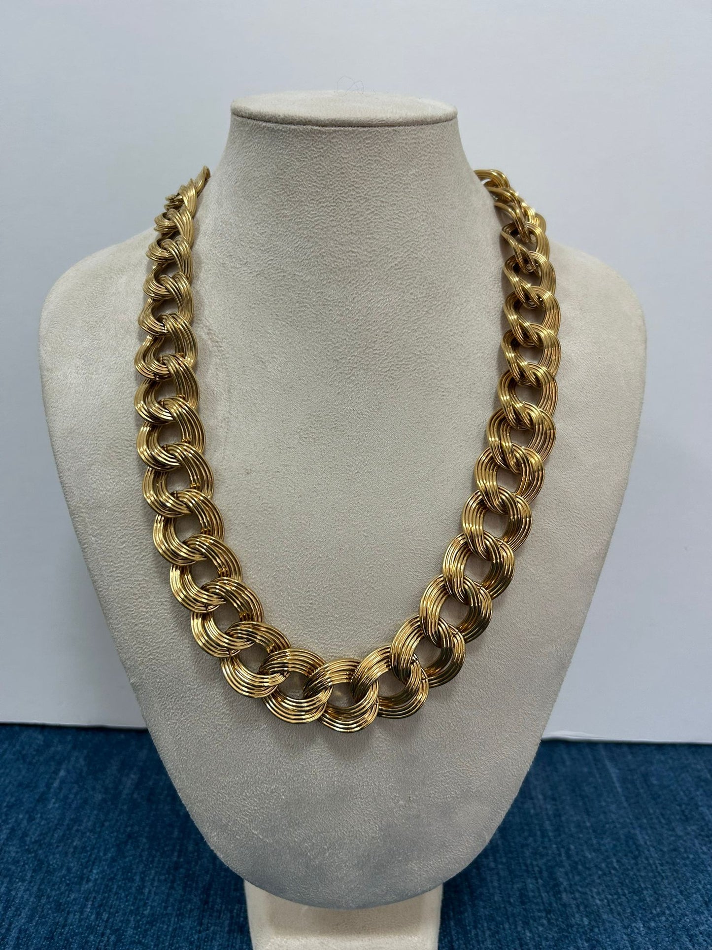 Collana a maglia dorata vintage Monet