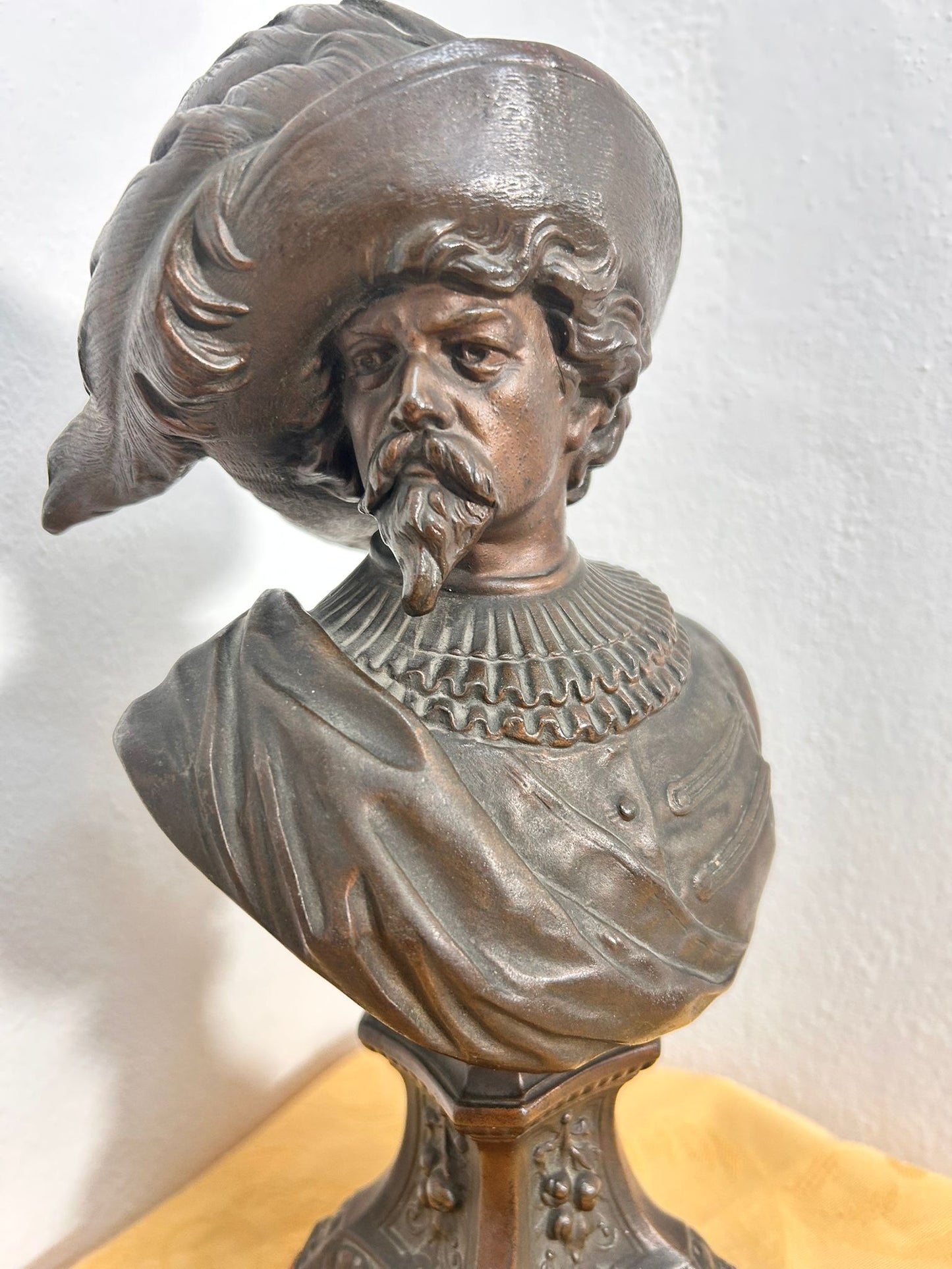 Scultura in bronzo raffigurante Cavaliere. Francia XIX sec.