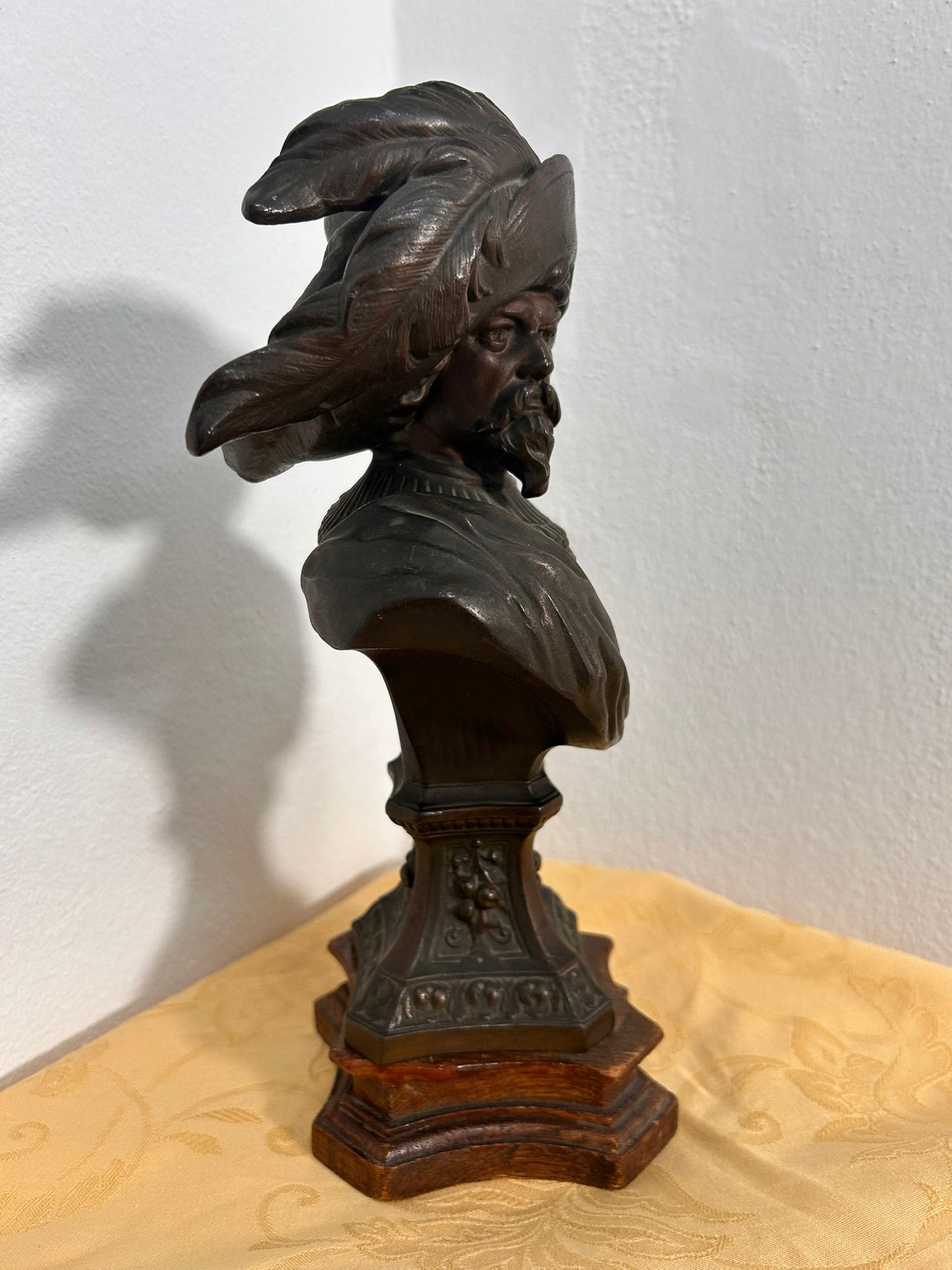 Scultura in bronzo raffigurante Cavaliere. Francia XIX sec.
