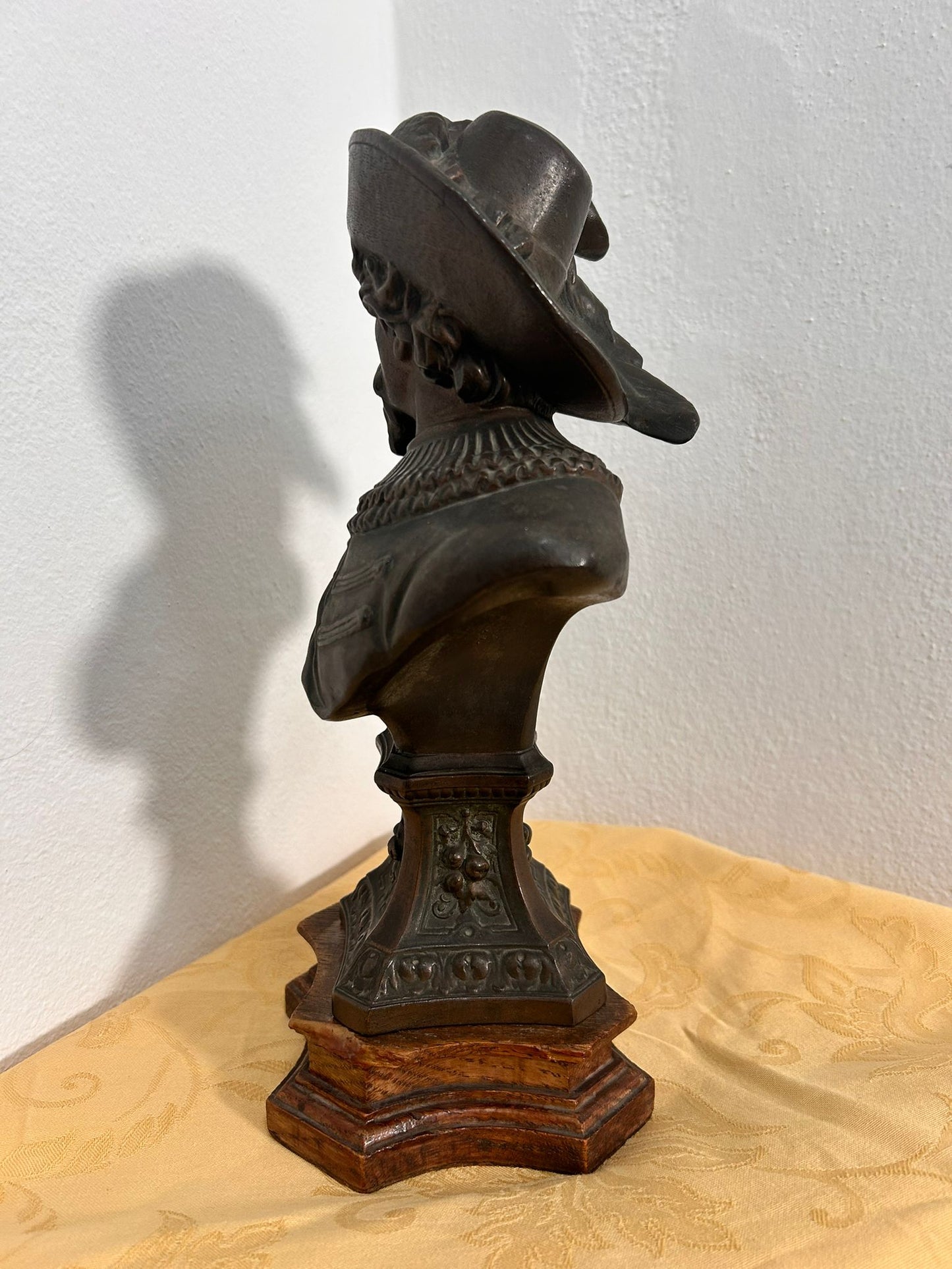 Scultura in bronzo raffigurante Cavaliere. Francia XIX sec.