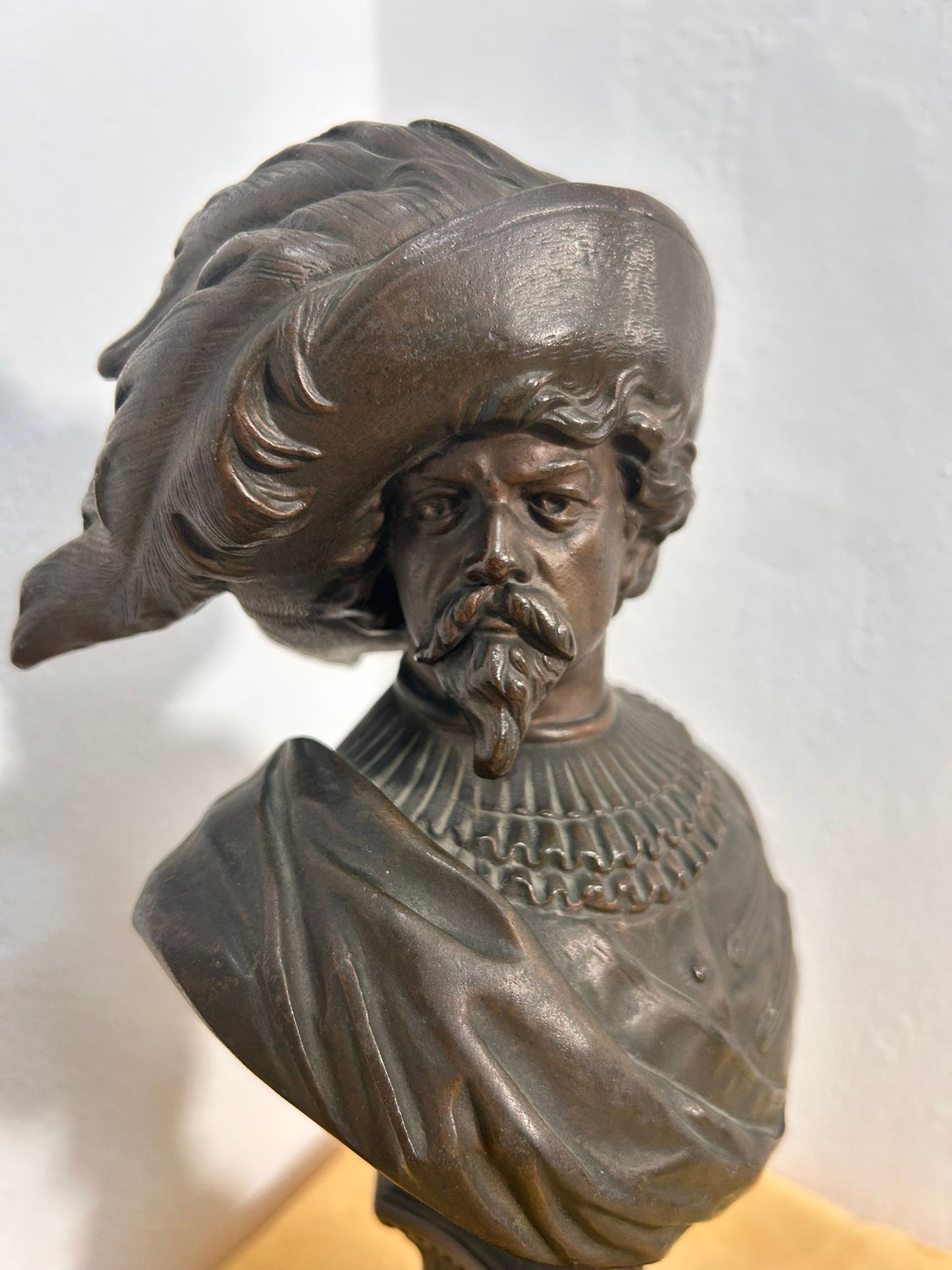 Scultura in bronzo raffigurante Cavaliere. Francia XIX sec.